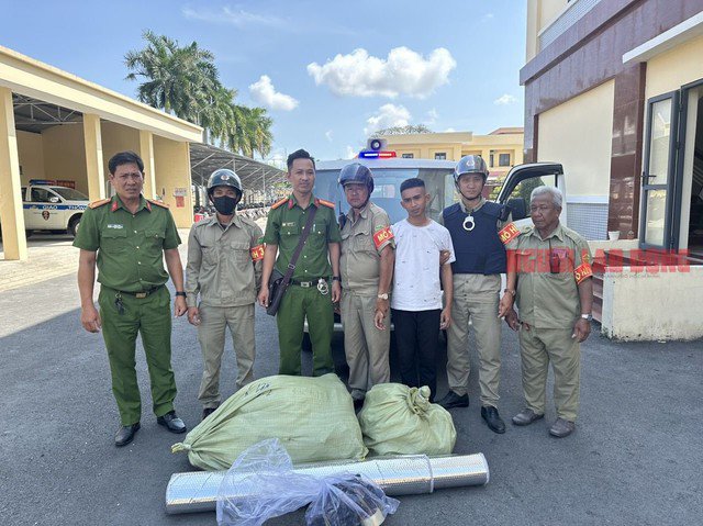 Thạch Trí Tài tại cơ quan công an