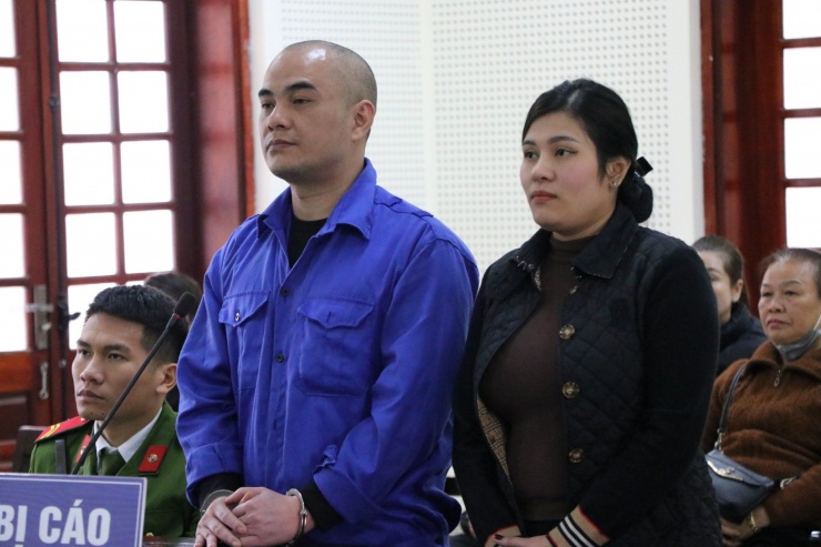 Bị cáo Tuấn và Hằng Nga tại phiên toà. 