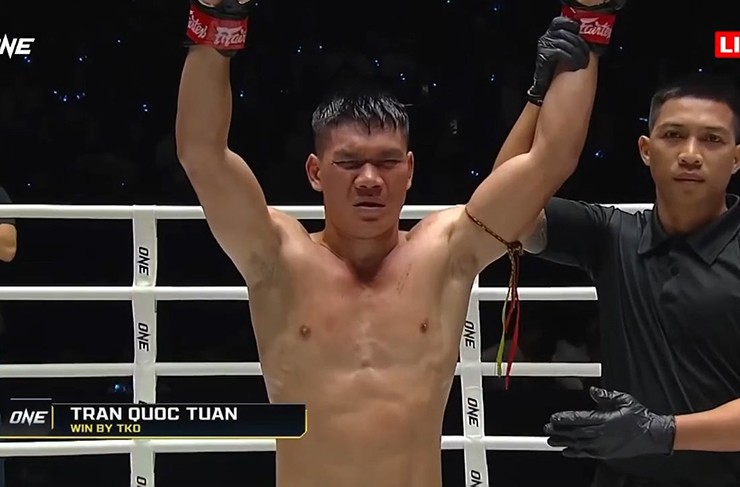 Nam võ sĩ của Việt Nam chào sân đấu trường ONE Championship đầy ấn tượng