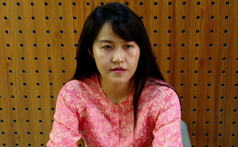 Đối tượng Nguyễn Thị Hồng Nhung tại cơ quan công an.