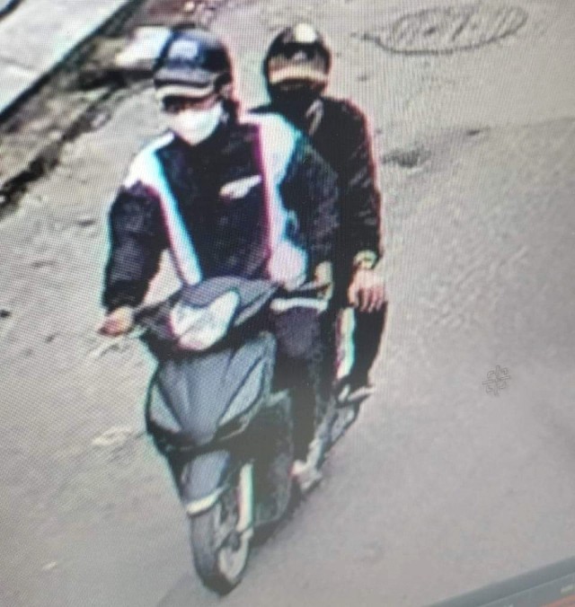 Hình ảnh 2 đối tượng Dương Đức Luân chở Nguyễn Văn Hùng cướp giật 1 tỉ đồng của chị Phan Thi T.